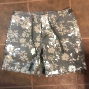 Gloria Vanderbilt Shorts. Smoke free home.